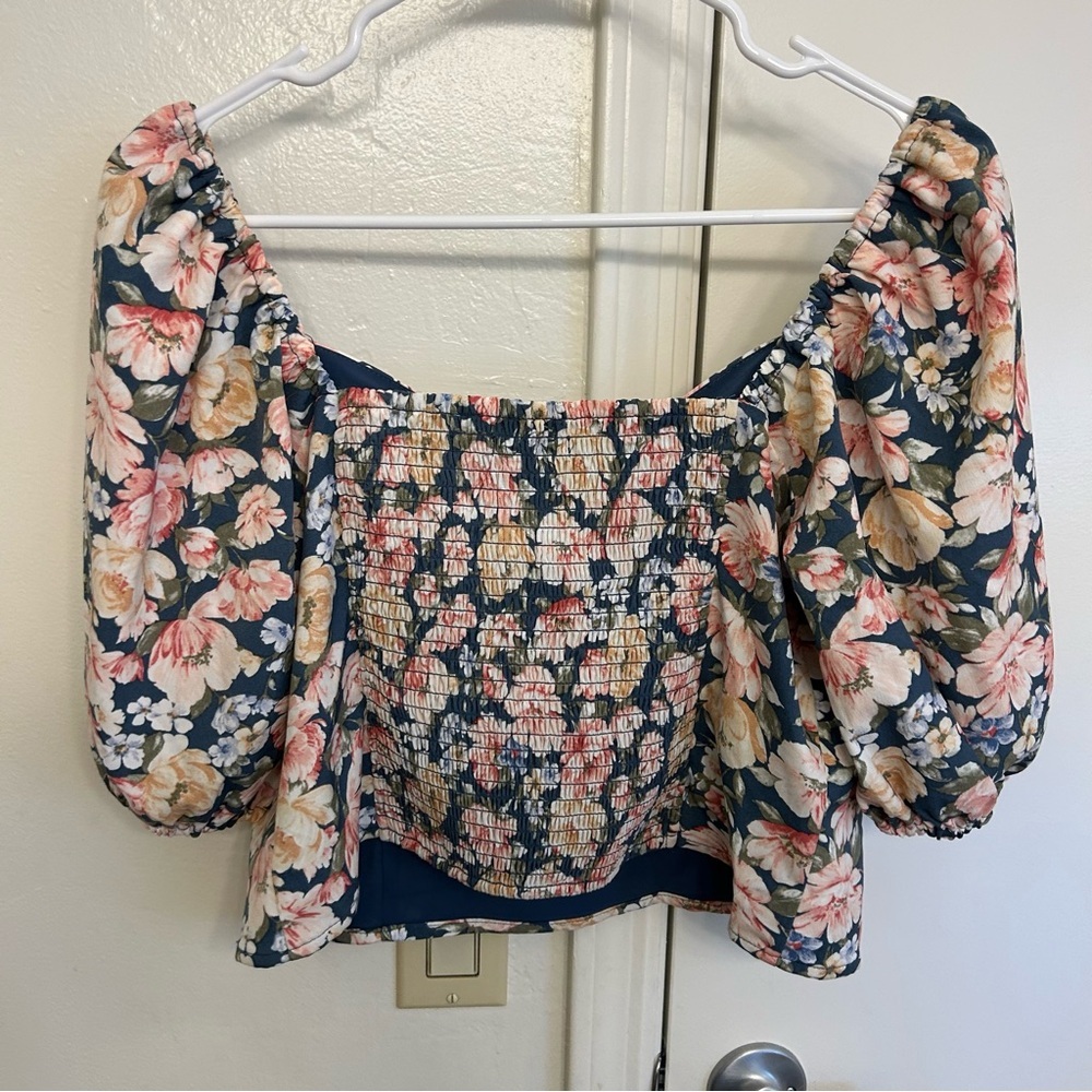 Abercrombie & Fitch Floral Crop Puff Sleeve Blouse - Blue and Pink Size Large - Picture 5 of 6
